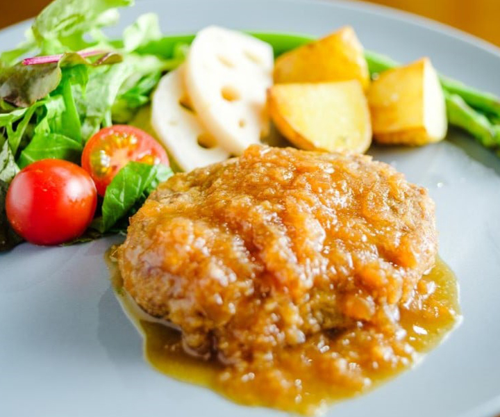 挽肉と藻塩ハンバーグ（和風オニオン）
